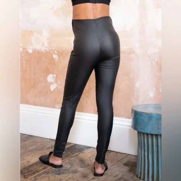 New Seraphine Lexa Matte Coated Faux Leather Over The Bump Maternity Leggings - Picture 2 of 9